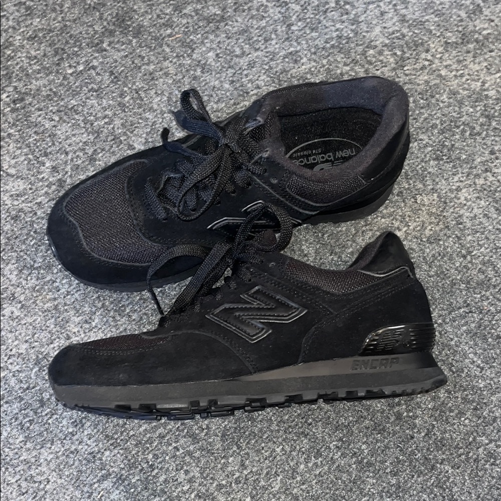 New Balance Black Athletic Shoes with Mesh Upper and Cushioned Sole